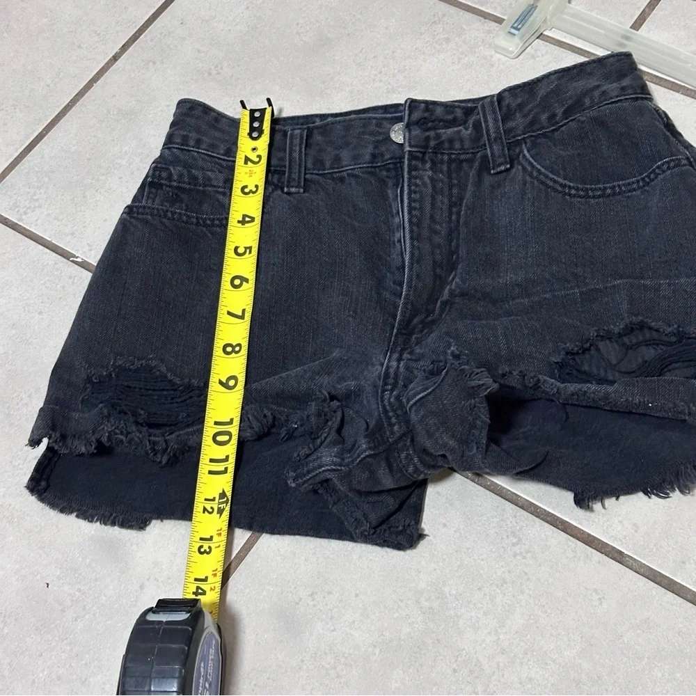 Hollister Women Black Denim Distressed Ultra High rise Vintage Shorts 3’ size‎ 0